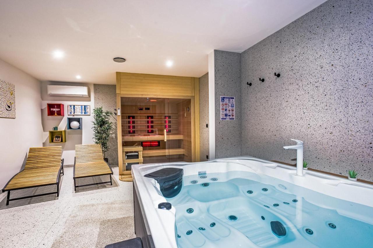 Villa Dispet With Heated Pool, Jacuzzi, Sauna And Cinema เซลินา ภายนอก รูปภาพ